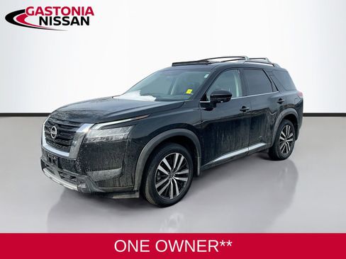 Used 2024 Nissan Pathfinder Platinum w/ Cargo Package image 3