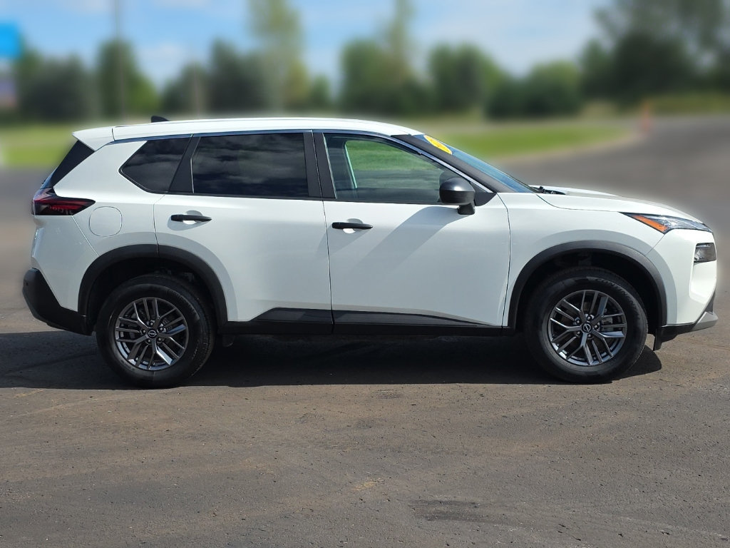 Used 2023 Nissan Rogue S AWD/4WD image 6