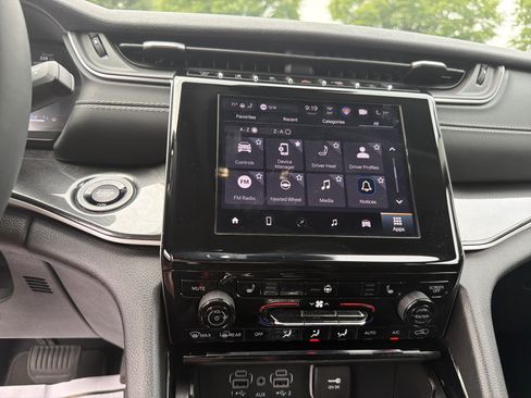 Certified 2023 Jeep Grand Cherokee Laredo w/ Luxury Tech Group I AWD/4WD image 29