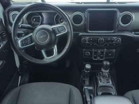 Certified 2023 Jeep Gladiator Overland image 21