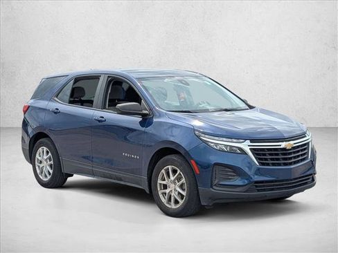 Used 2022 Chevrolet Equinox LS image 3