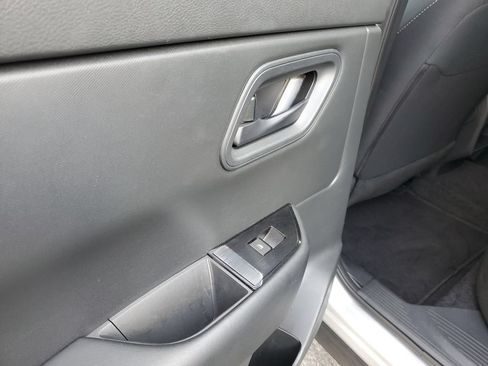 Certified 2025 Nissan Rogue S AWD/4WD image 9