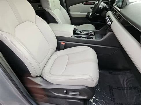 Used 2025 Honda Pilot Touring image 23