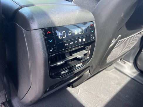 Used 2025 Jeep Grand Cherokee Summit AWD/4WD image 38