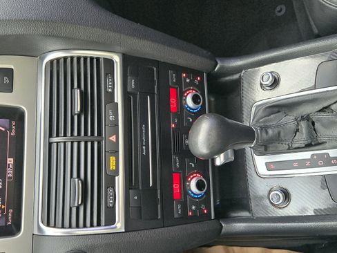 Used 2011 Audi Q7 3.0T Premium image 28