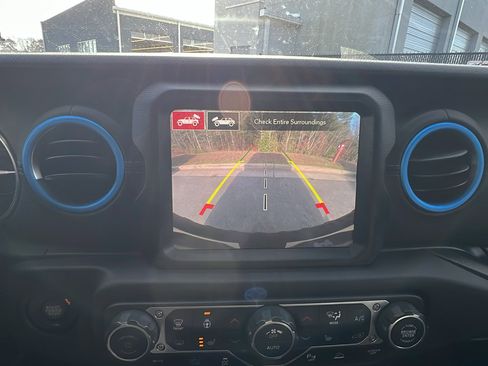 Used 2021 Jeep Wrangler Unlimited Rubicon 4xe w/ Cold Weather Group image 34