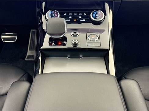 Used 2023 Land Rover Range Rover Sport SE Dynamic image 12