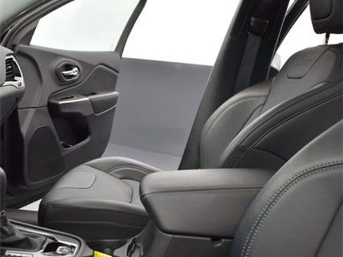 Used 2022 Jeep Cherokee Limited image 10