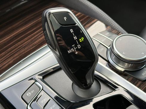 Used 2020 BMW 540i w/ M Sport Package image 28