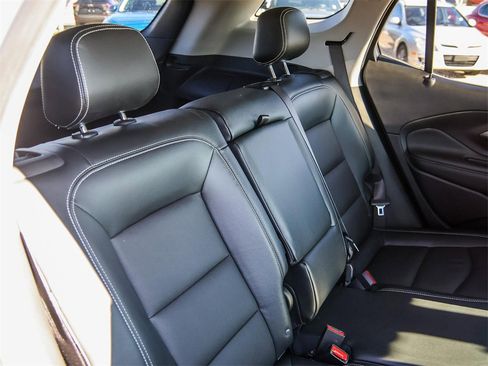 Certified 2023 GMC Terrain SLT image 25