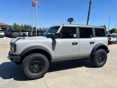 New 2026 Ford Bronco Badlands w/ Sasquatch Package AWD/4WD image 2