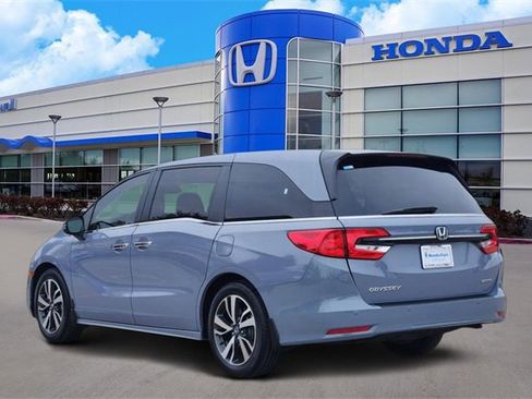 Certified 2023 Honda Odyssey Touring image 4