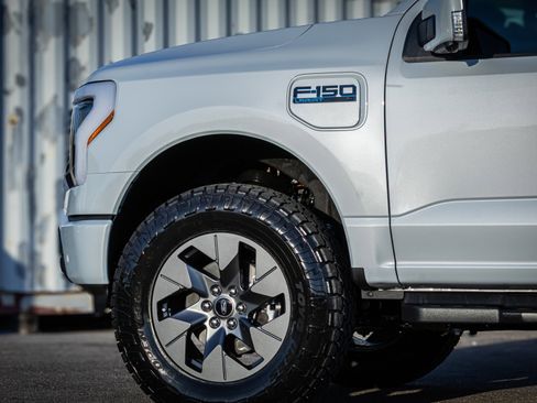New 2025 Ford F150 Lightning Lariat image 28