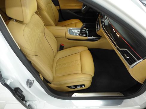 Used 2019 BMW M760i xDrive AWD/4WD image 54