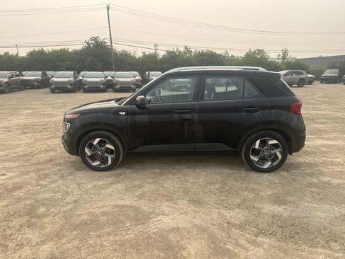Used 2023 Hyundai Venue SEL FWD image 13