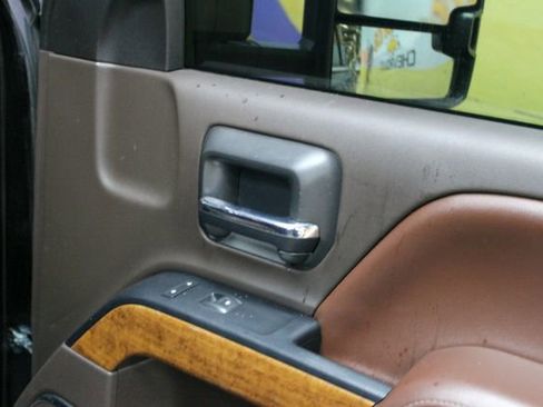 Used 2016 Chevrolet Silverado 2500 High Country w/ High Country Premium Package AWD/4WD image 10