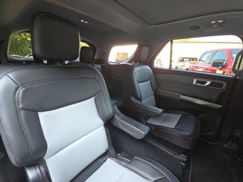 Used 2023 Ford Explorer XLT w/ Equipment Group 202A RWD image 20