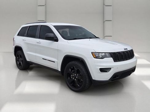 Certified 2019 Jeep Grand Cherokee Laredo AWD/4WD image 7