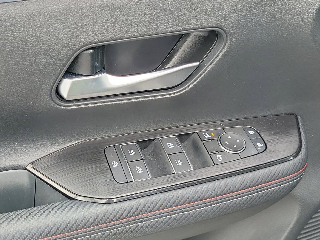 Certified 2026 Nissan Kicks SR FWD image 30