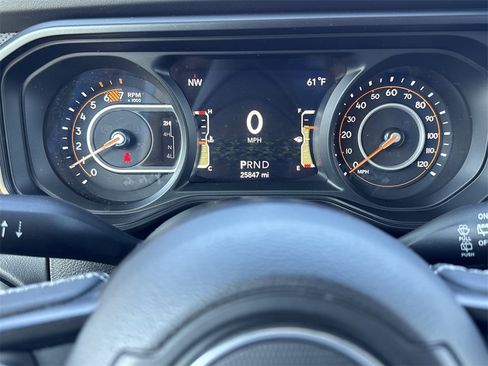 Used 2025 Jeep Wrangler Unlimited Rubicon image 12