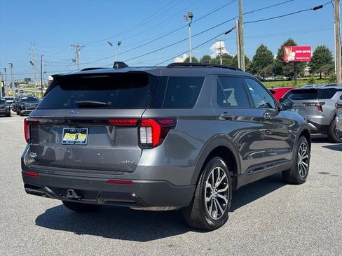 Used 2025 Ford Explorer ST-Line AWD/4WD image 4