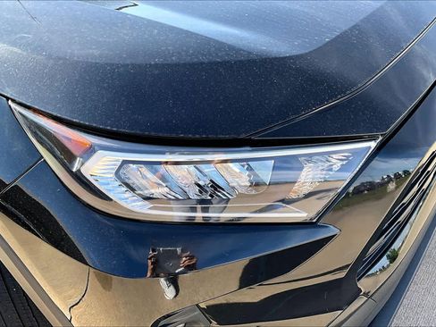 Used 2019 Toyota RAV4 XLE w/ Convenience Package FWD image 27