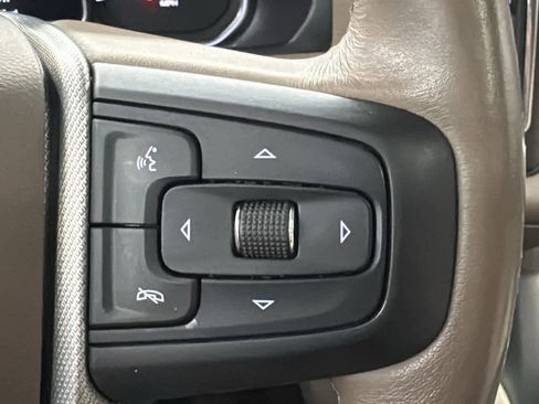 Used 2021 GMC Yukon Denali w/ Denali Premium Package image 10