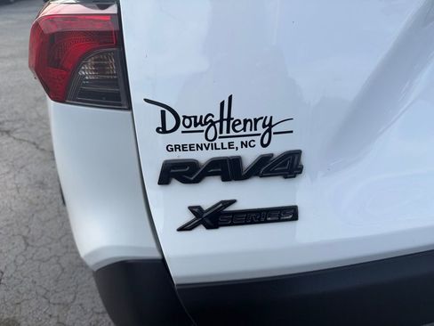 Used 2021 Toyota RAV4 XLE w/ Convenience Package image 20