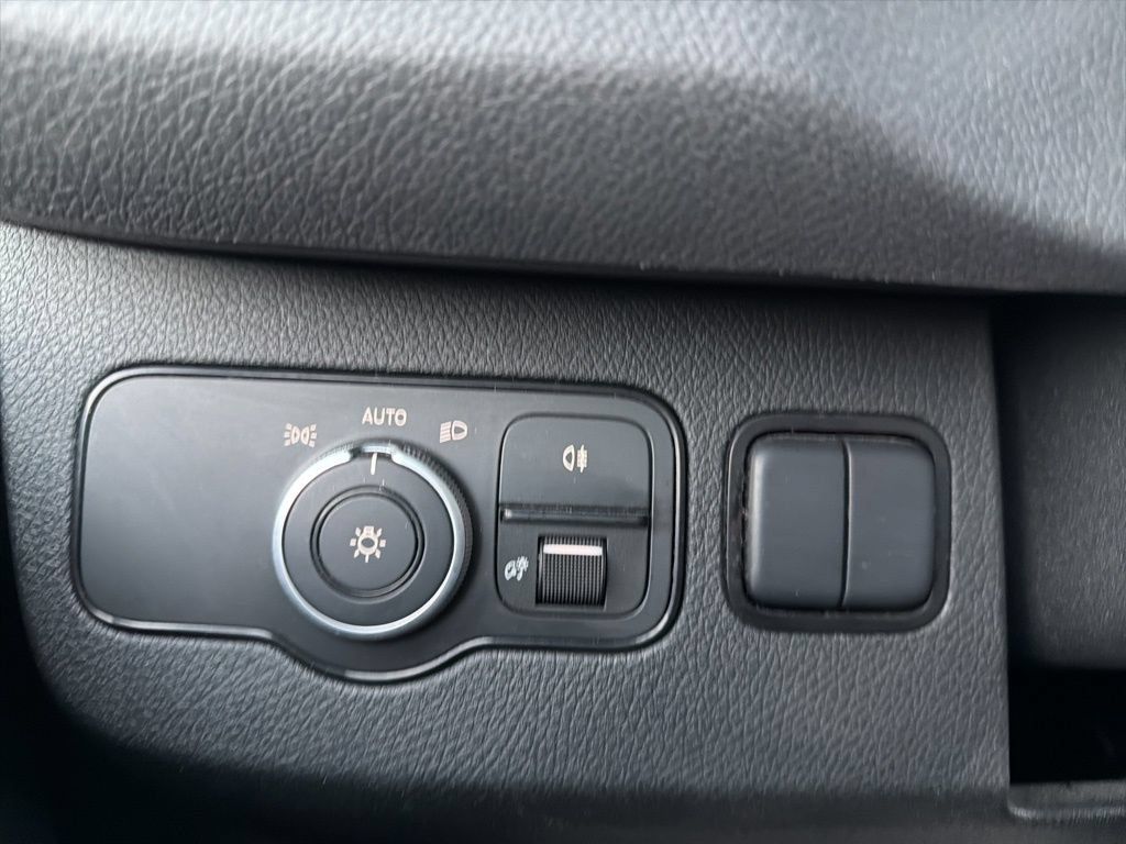 Used 2019 Mercedes-Benz Sprinter 2500 image 18