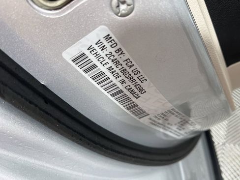 Used 2024 Chrysler Pacifica Touring-L image 32