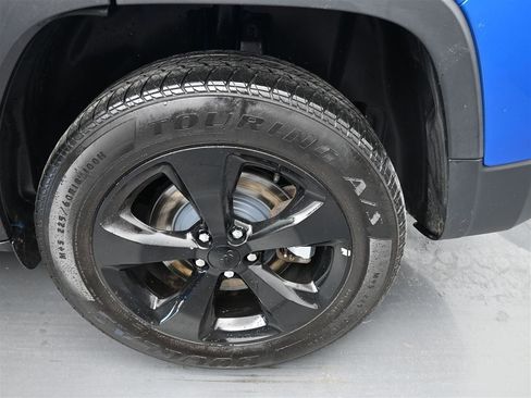 Used 2018 Jeep Cherokee Limited w/ Technology Group AWD/4WD image 20