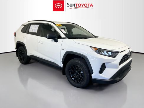 Used 2020 Toyota RAV4 LE FWD image 1