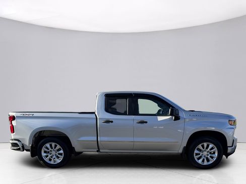 Used 2020 Chevrolet Silverado 1500 Custom w/ Custom Value Package image 12