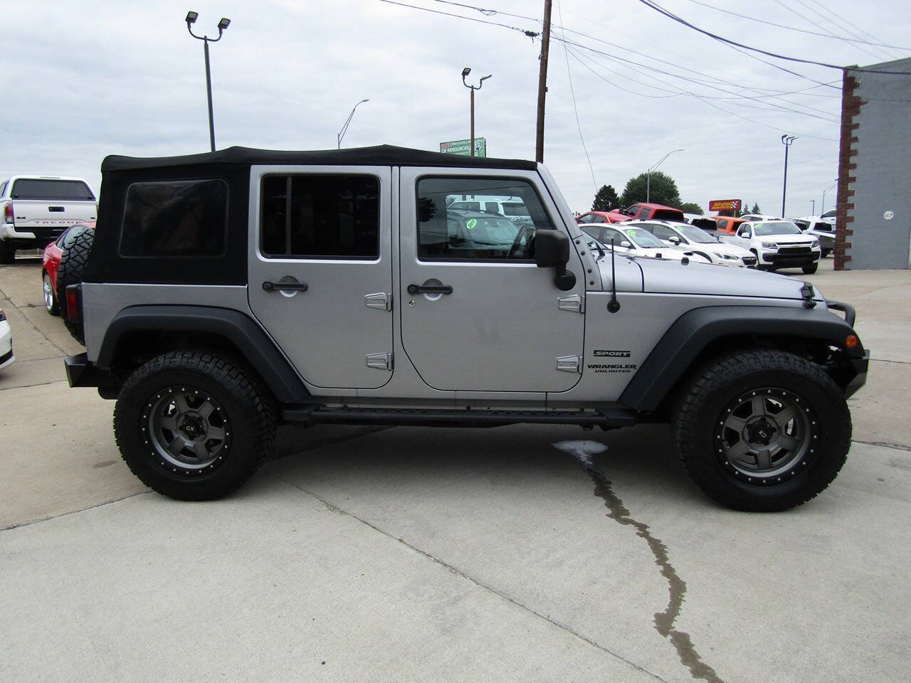 Used 2017 Jeep Wrangler Unlimited Sport w/ Quick Order Package 24S AWD/4WD image 8
