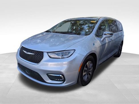 Used 2022 Chrysler Pacifica Limited image 9
