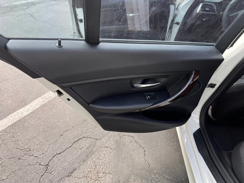 Used 2016 BMW 320i xDrive Sedan AWD/4WD image 18