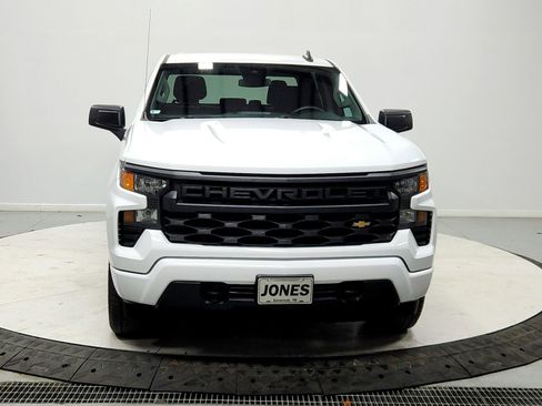 Used 2024 Chevrolet Silverado 1500 Custom image 2