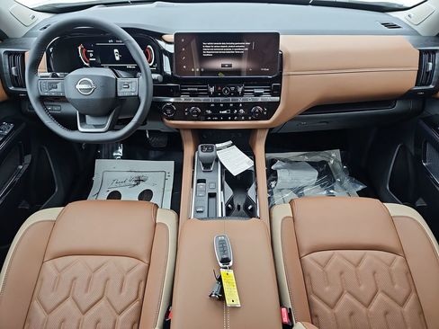 New 2026 Nissan Pathfinder Platinum FWD image 12