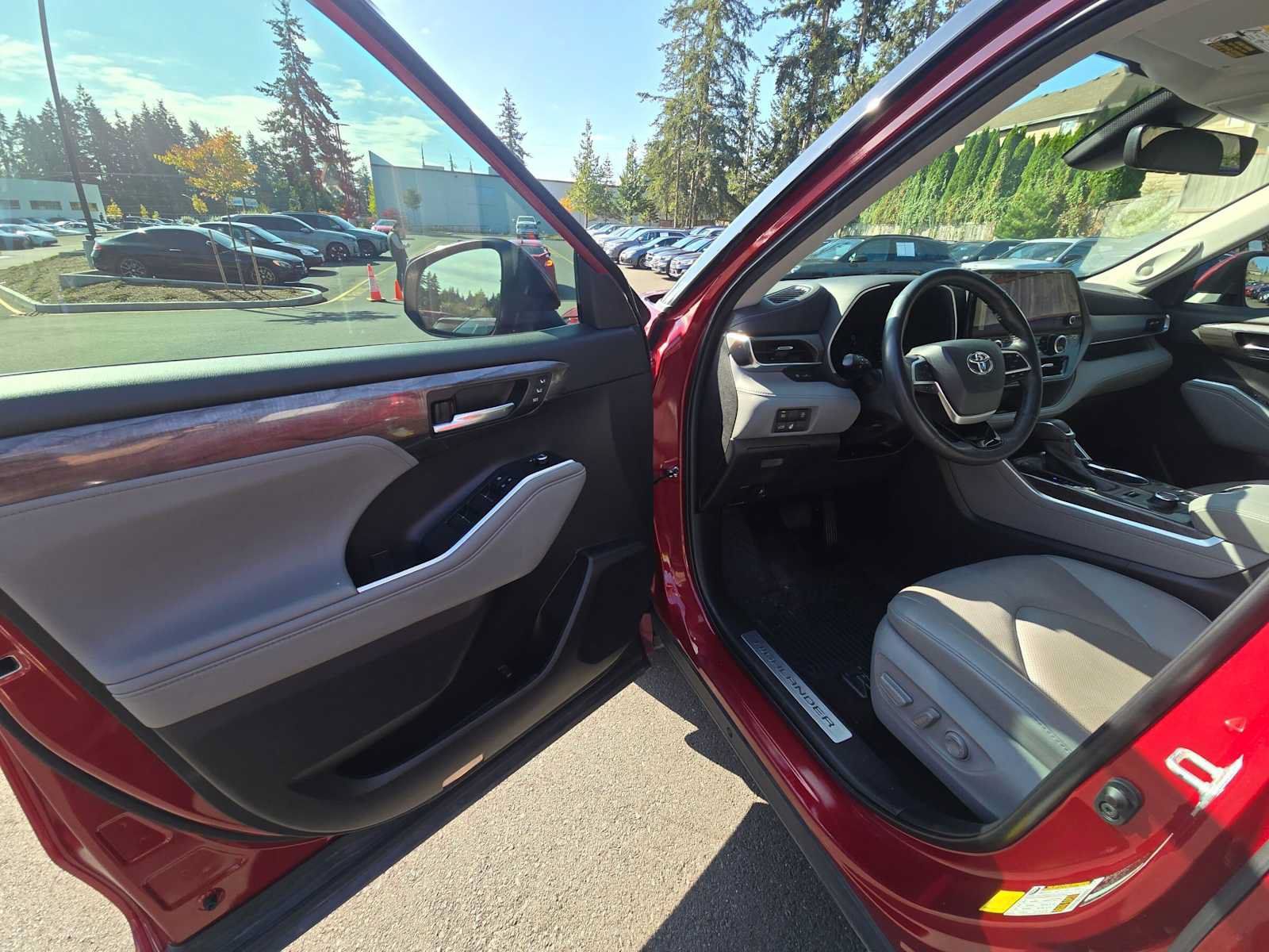Used 2023 Toyota Highlander Limited AWD/4WD image 20