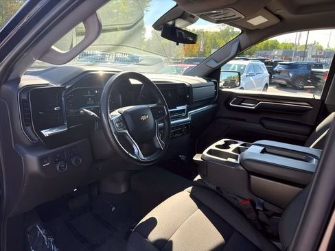 Used 2023 Chevrolet Silverado 1500 LT AWD/4WD image 12