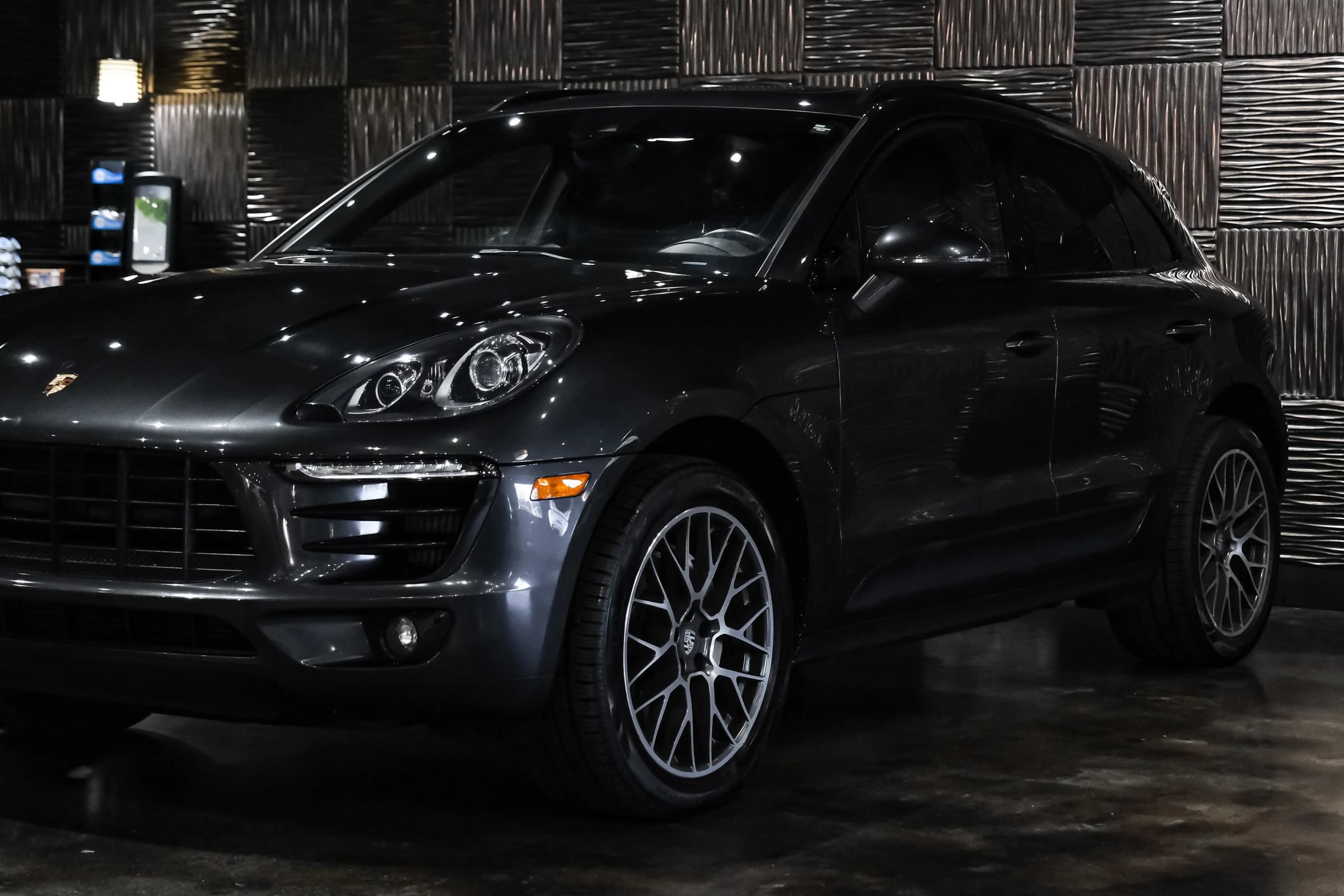 Used 2017 Porsche Macan S AWD/4WD image 9