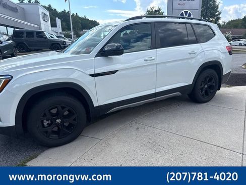 Used 2024 Volkswagen Atlas Peak Edition SE AWD/4WD image 10