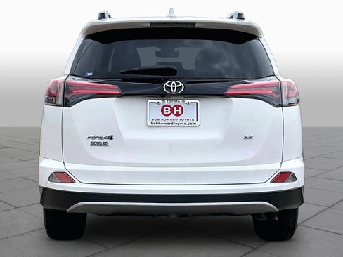 Used 2017 Toyota RAV4 SE image 5