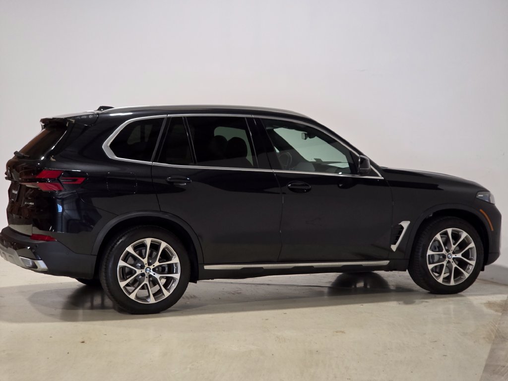 Used 2024 BMW X5 xDrive40i w/ Premium Package AWD/4WD image 9