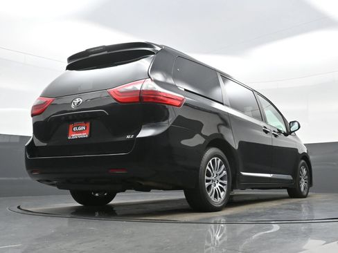 Used 2020 Toyota Sienna XLE FWD image 30