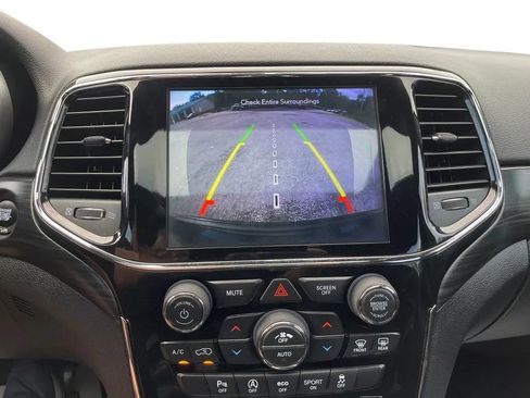 Used 2020 Jeep Grand Cherokee Altitude AWD/4WD image 28