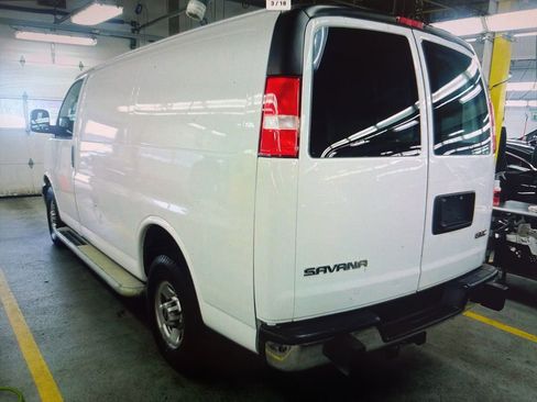 Used 2021 GMC Savana 2500 w/ Driver Convenience Package image 3