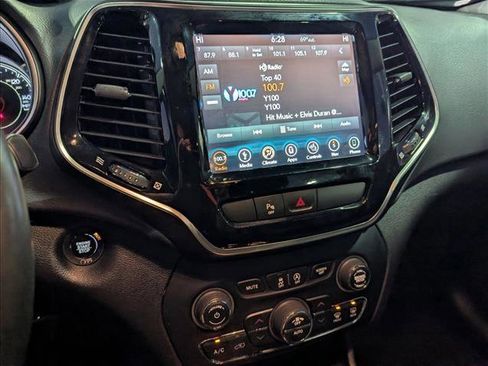 Used 2019 Jeep Cherokee Limited image 13