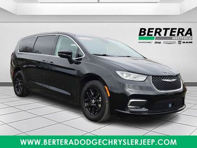 Used 2024 Chrysler Pacifica Touring-L