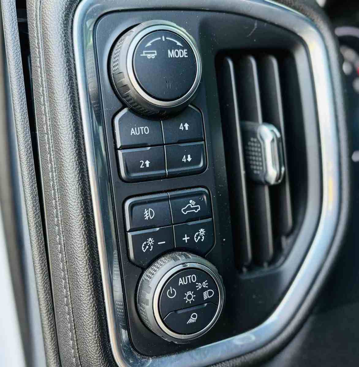 Used 2021 Chevrolet Silverado 2500 LTZ w/ LTZ Convenience Package AWD/4WD image 23
